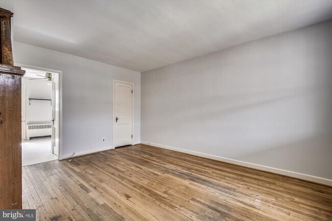 Foto del edificio - 1239 W 37th St