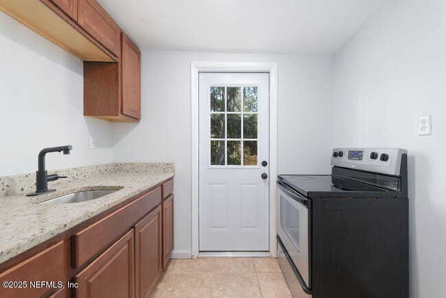 Foto del edificio - 4072 Spring Park Cir