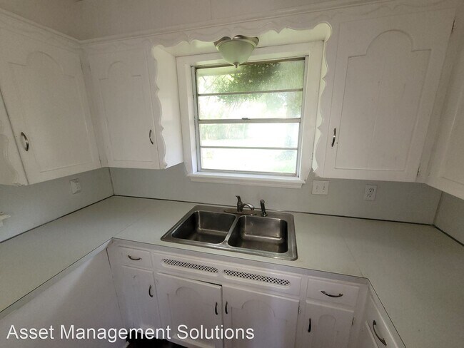 Building Photo - 5 br, 1.5 bath House - 4904 NW 29th St.