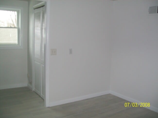 Building Photo - 6 Geissler Dr