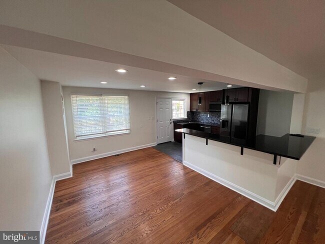 Foto del edificio - 1583 Doxbury Rd