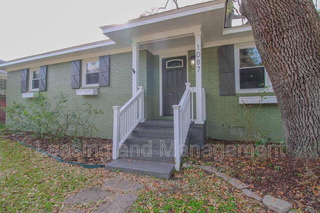 Photo - 1087 Bexley St House