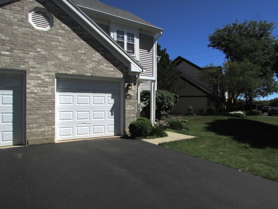 Primary Photo - 607 Sutton Ct