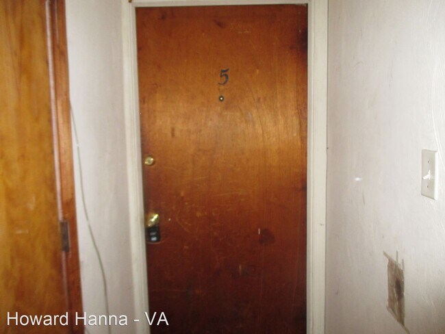 Building Photo - 320 26th St