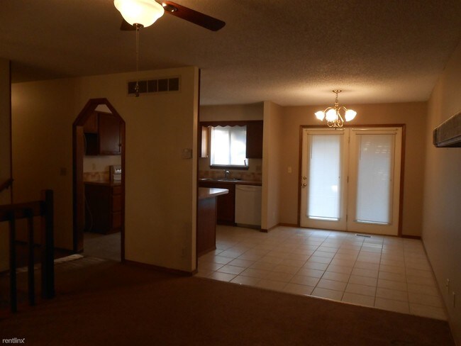 Foto del edificio - 2230 N Basswood Ct