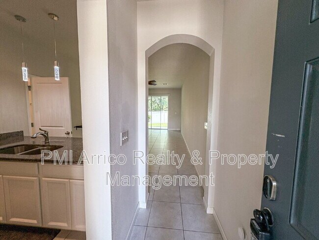 Building Photo - 2144 Laceflower Dr