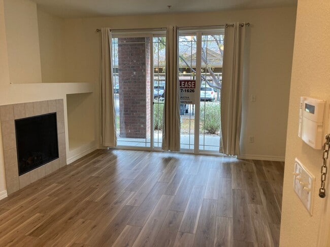 Building Photo - 2450 Windrow Dr