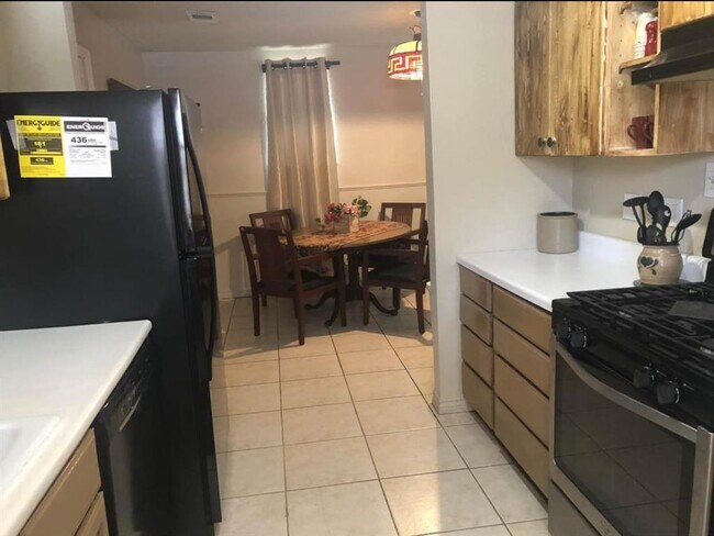 Foto del edificio - 338 Tennyson St