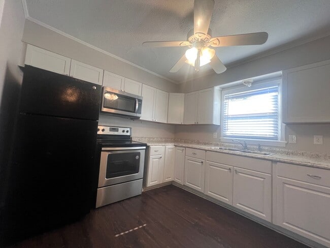 Foto del edificio - 3605 Somerset Dr