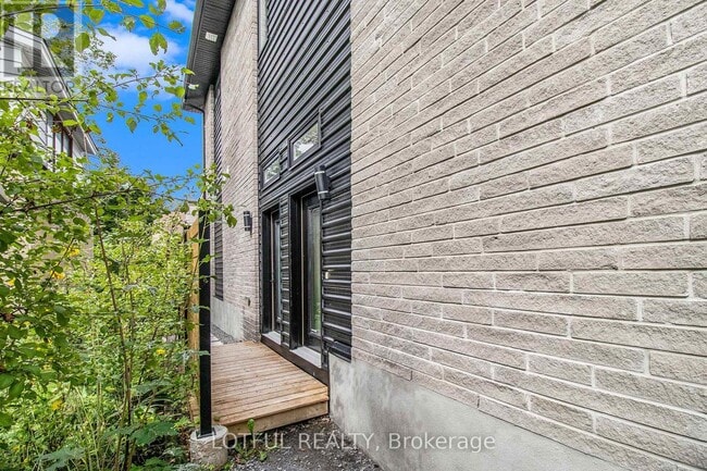 Building Photo - 411 Leighton Terrace