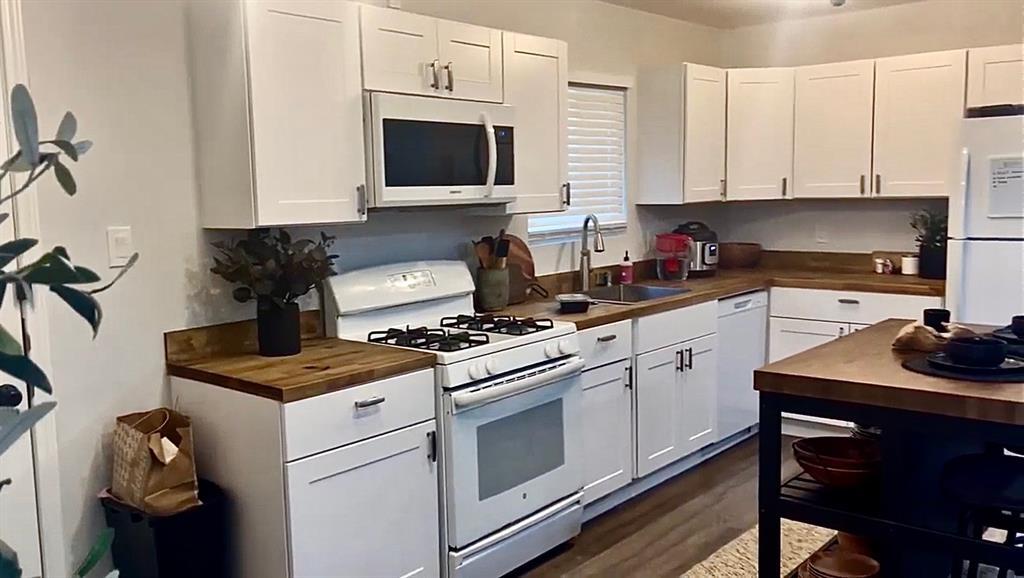 Building Photo - 3109 Plantation Rd