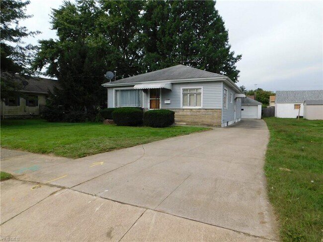 Building Photo - 2544 Edwin Ave