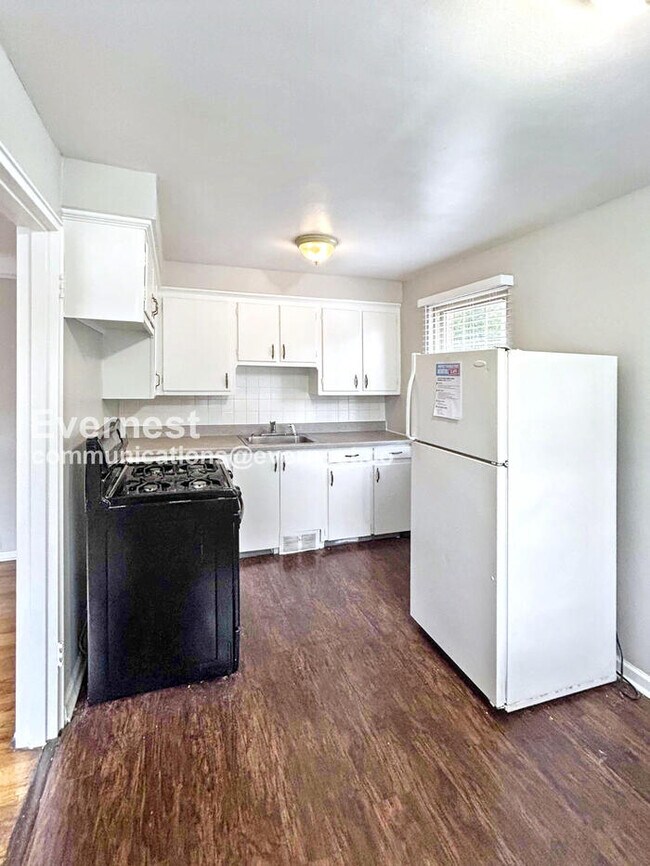 Foto del edificio - 3866 Woodridge Rd