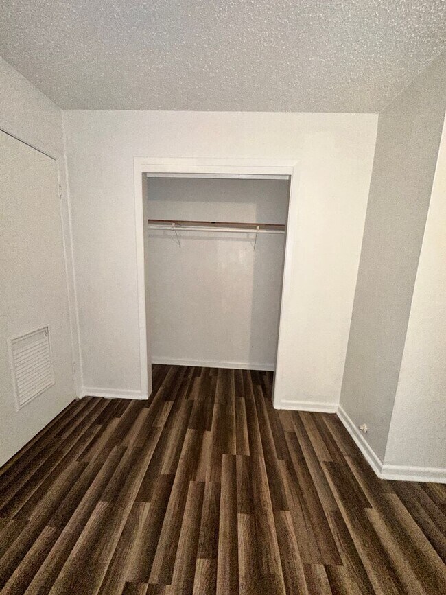 Building Photo - 611 S 25th St