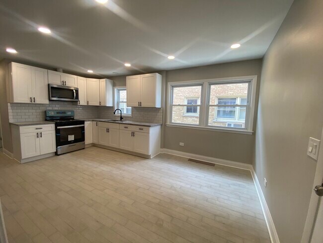 Foto del edificio - 6114 W Leland Ave
