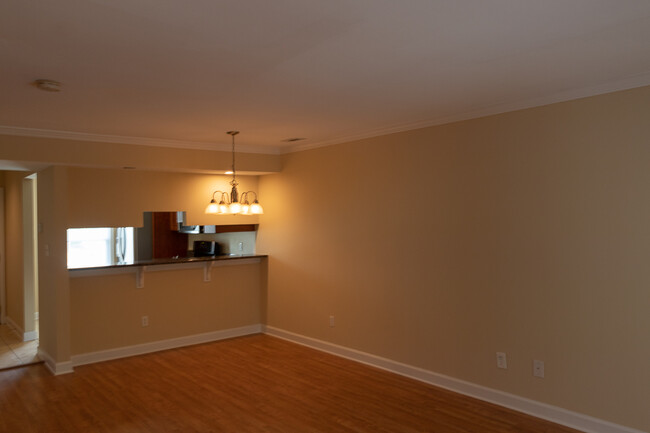 Building Photo - 13 Forest Glen Dr