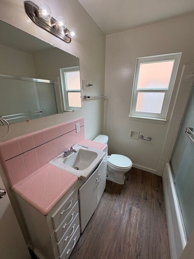 Foto del edificio - Charming Home for Rent Available Now!