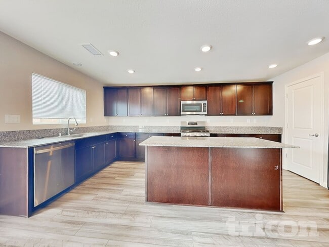 Building Photo - 8952 Elk Ravine Dr