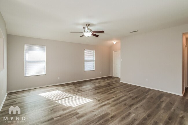 Foto del edificio - 4613 Redbud Dr