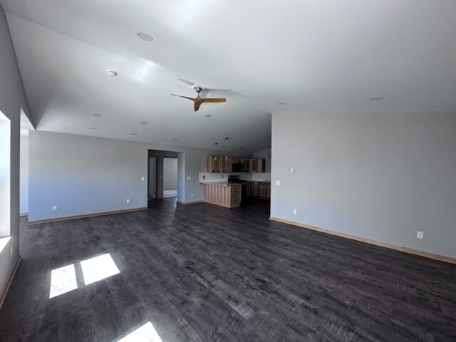 Foto del edificio - 404 Walnut Ct E