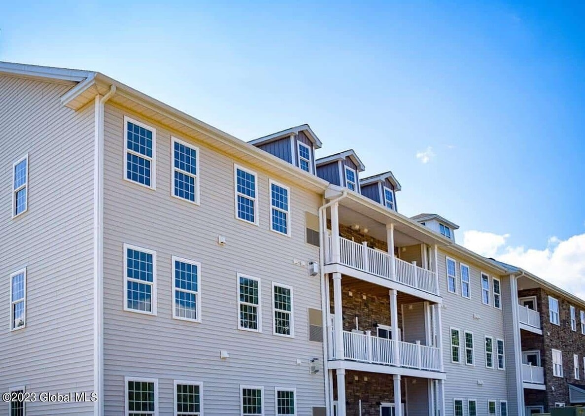 Primary Photo - 1 Jelly Mill Ln