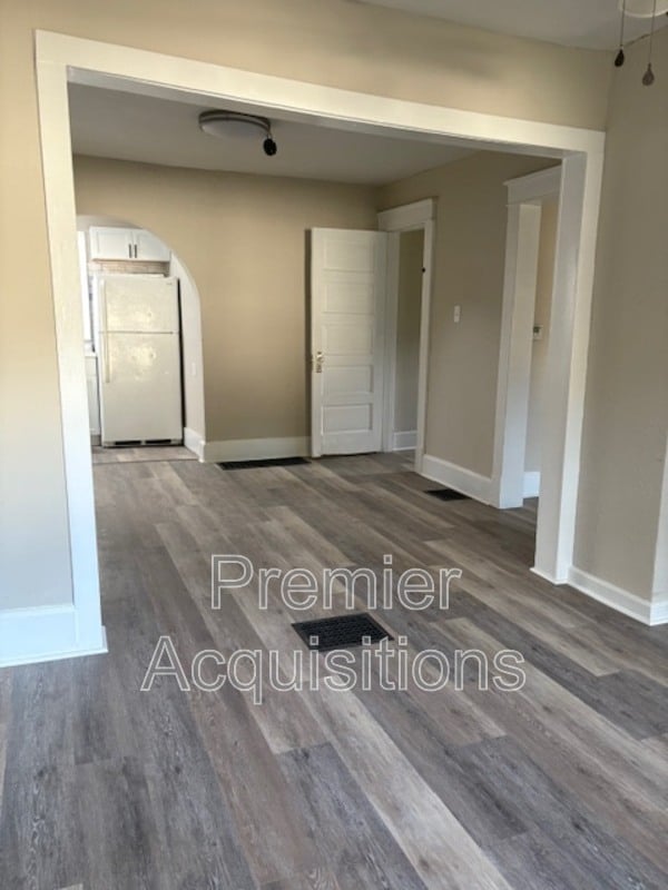 Building Photo - 3318 Fernwood Ave