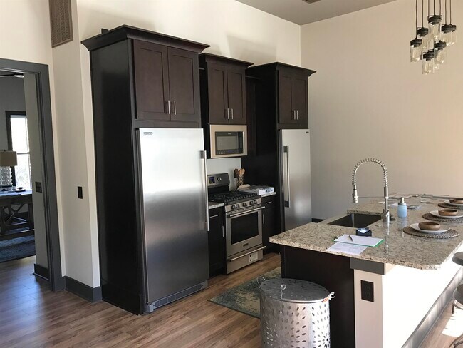 Foto del edificio - 80 Shady Oak Ln