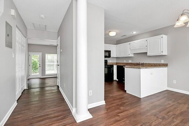 Building Photo - Great 3BD/2.5BA Townhome in Vineyard Point!