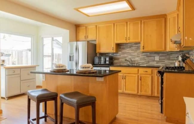 Foto del edificio - 712 Magnolia Ct