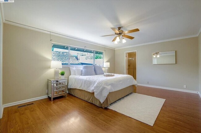 Foto del edificio - 24665 Sylvan Glen Ct
