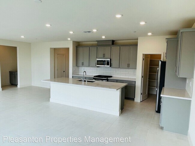 Foto del edificio - 4 br, 2 bath House - 2550 Landstone St.