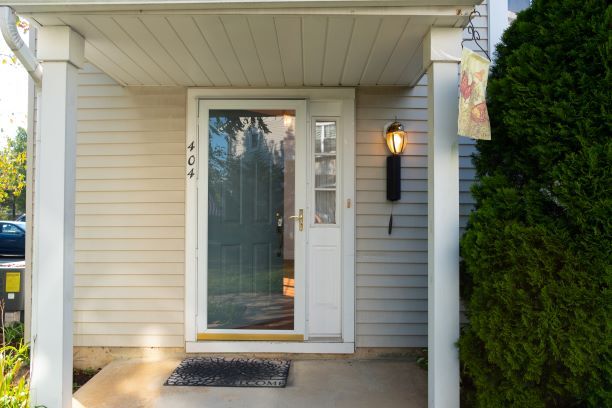 Front Entrance - 404 Oswego Ct