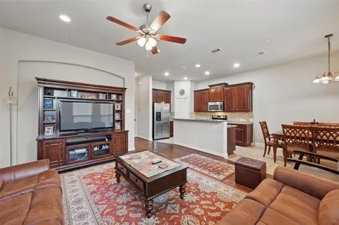 Building Photo - 8623 Naomi St