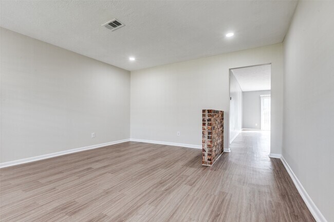 Foto del edificio - 5426 Fairgreen Ln
