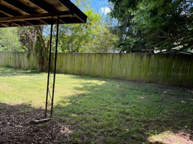 Foto del edificio - JUST REDUCED!  2 Bedroom House with Large ...