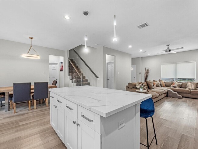 Foto del edificio - 8407 James Franklin St