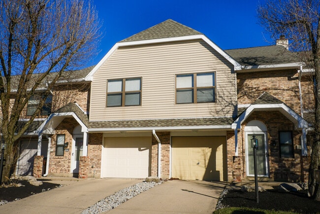 Building Photo - 3854 S Chalet Cir