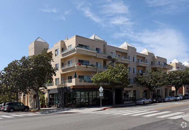 Apartment Complex In Santa Monica