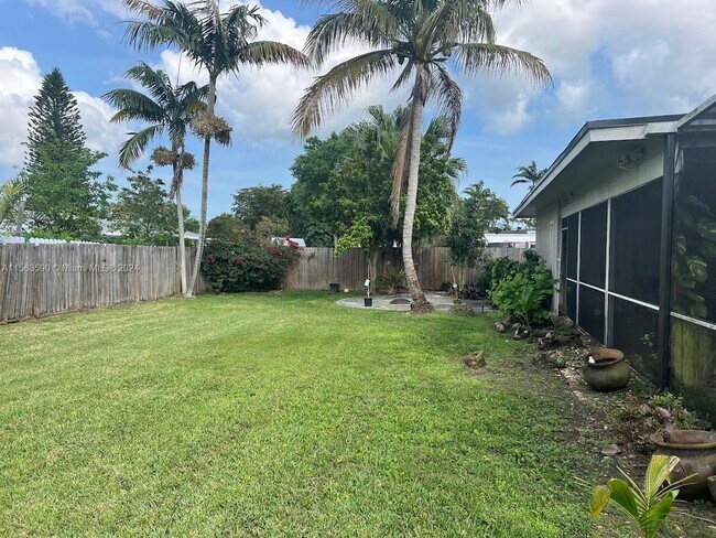 Foto del edificio - 9321 Sterling Dr