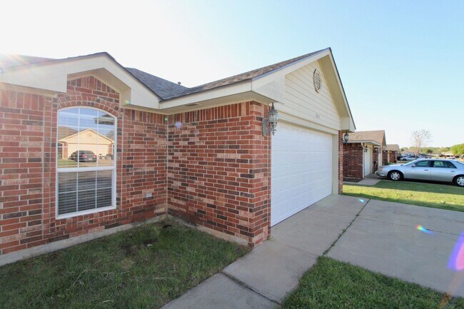 Building Photo - 3613 Ellis Ave