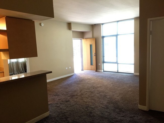 Building Photo - Downtown Aqua Vista Condo!