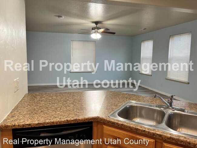 Foto del edificio - 4 br, 2.5 bath House - 695 S 800 W