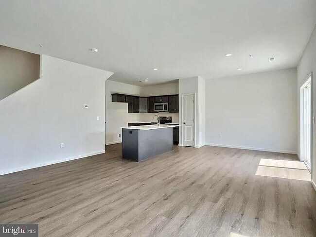 Foto del edificio - 7847 Oakbrook Dr