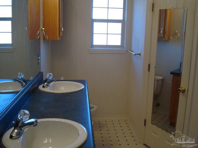 Foto del edificio - 4891 Tealwood Dr