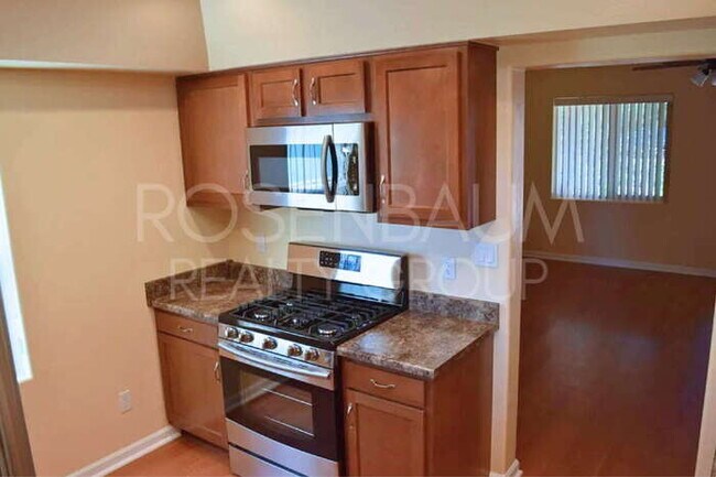 Building Photo - 2119 E Water St