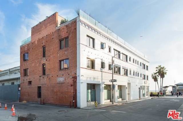Building Photo - 8 Brooks Ave