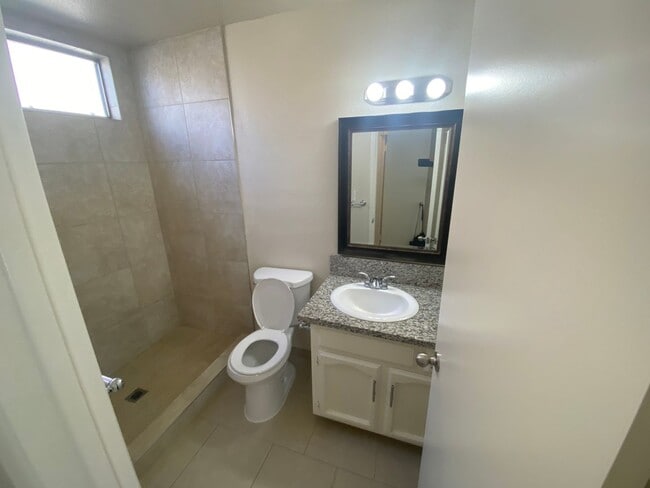 Foto del edificio - COZY HOME! APPLY NOW!