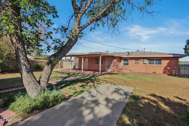 Building Photo - 921 Ash Ln