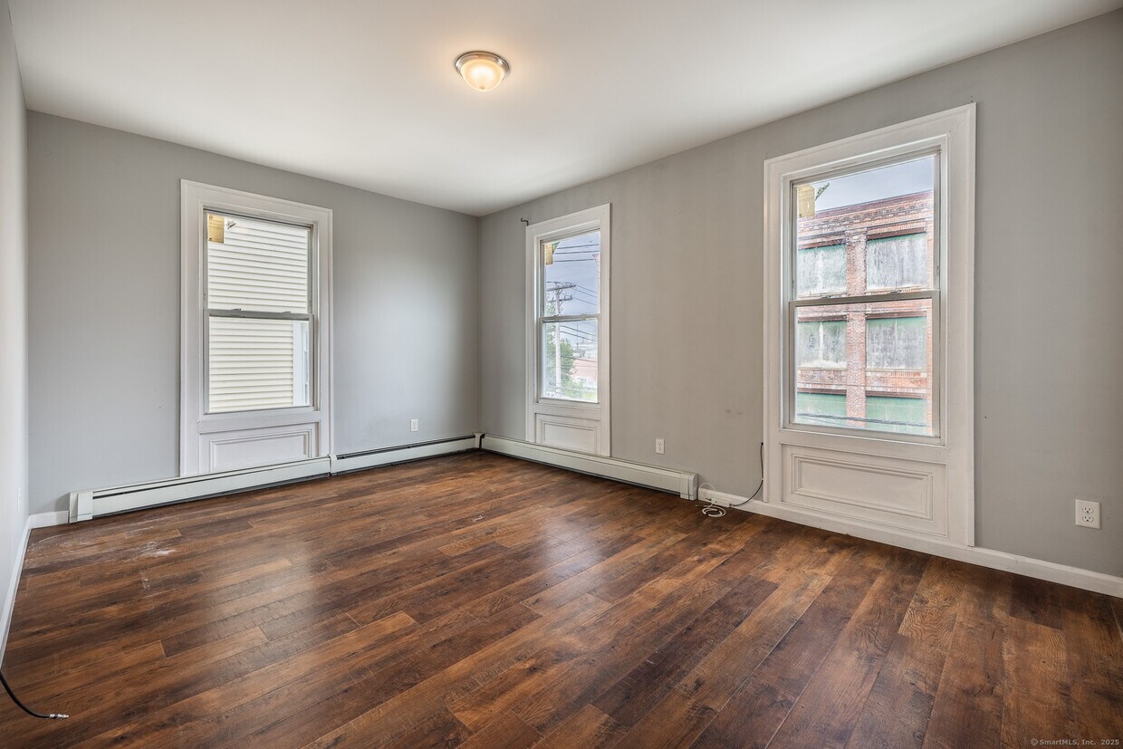 Foto principal - 341 Myrtle Ave