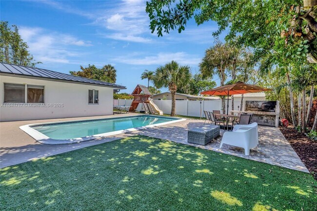 Foto del edificio - 2506 NE 30th St